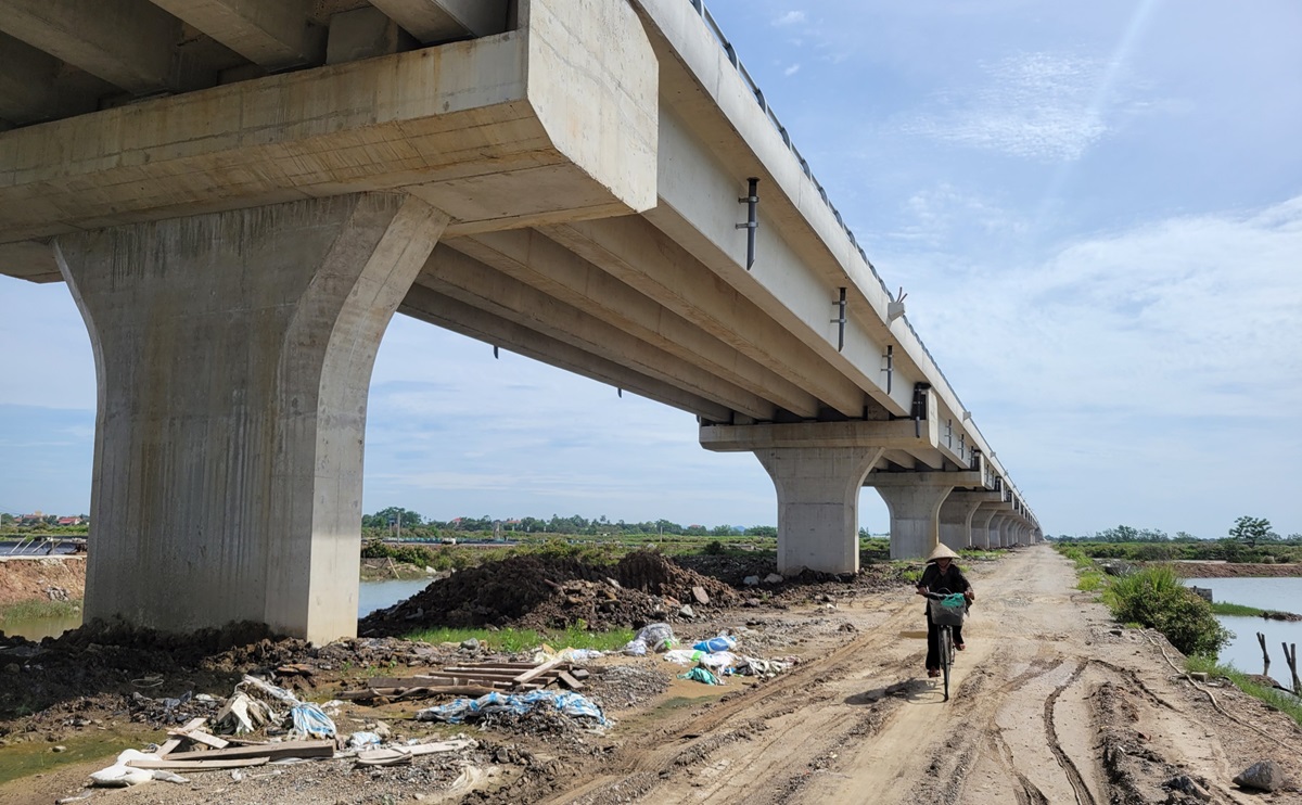 Ngắm cầu vượt dài nhất tuyến đường ven biển Thanh Hóa - Ảnh 10.